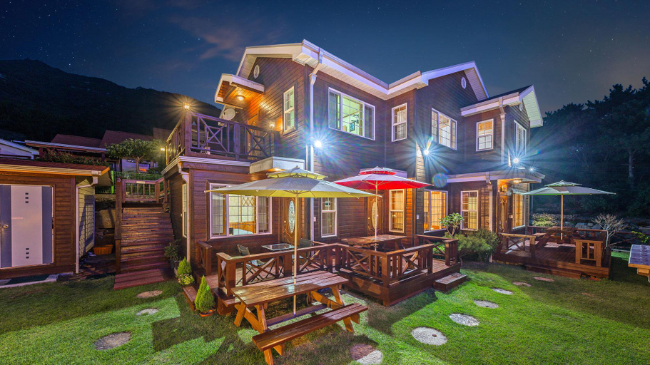Exterior & Views 1, Namhae Woongi House Pension, Namhae