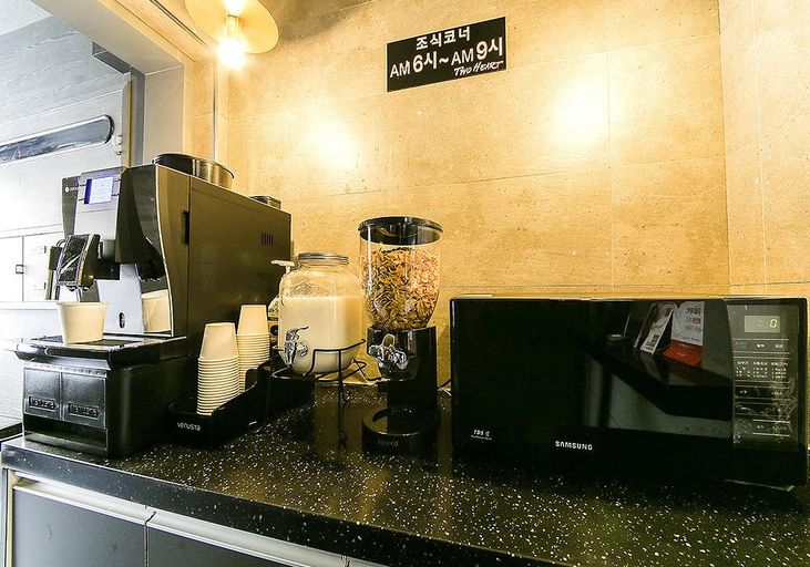 Food & Drinks, Two Heart Hotel Busan, Saha