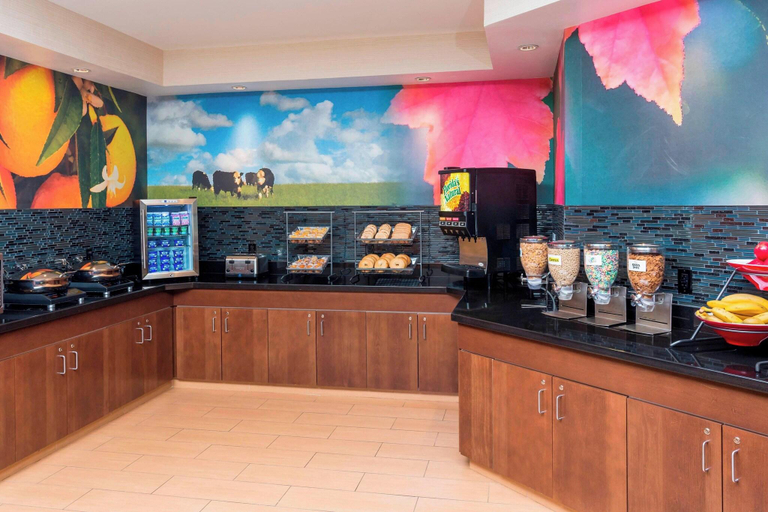 Food & Drinks 5, Fairfield Inn Tyler, Smith