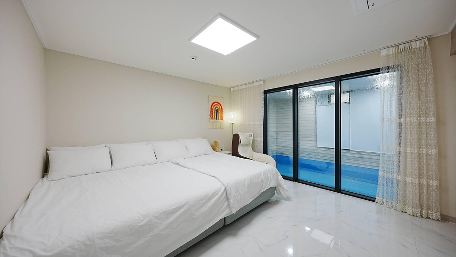 Bedroom 2, Gyeongju Cue Bomun Poolvilla, Gyeongju
