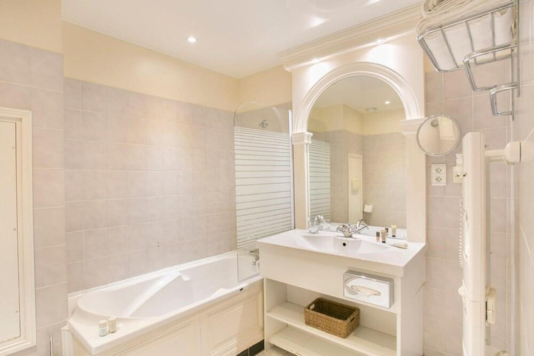 Bathroom, Chateau Golf des Sept Tours Hotel, Indre-et-Loire