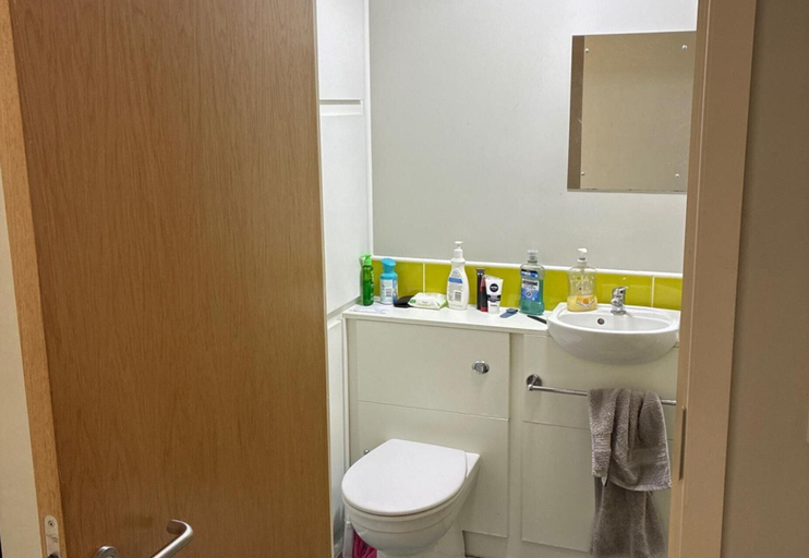 Bathroom 4, Apartment Sleeps 1 With Parking, Nottingham