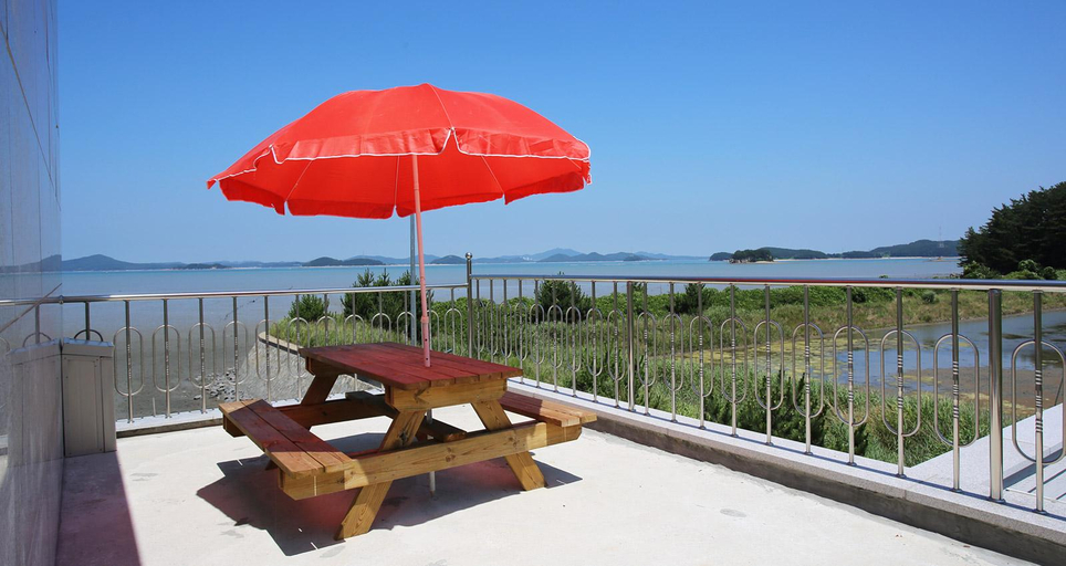 Others 4, Taean Badarang Pension, Taean