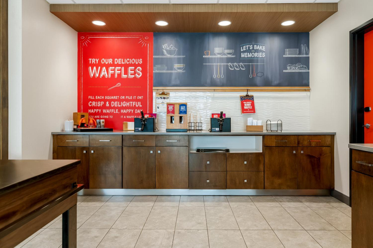 Food & Drinks 5, Hampton Inn & Suites Pekin Peoria Area, Tazewell