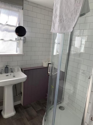 Bathroom, The Kings Head, Somerset