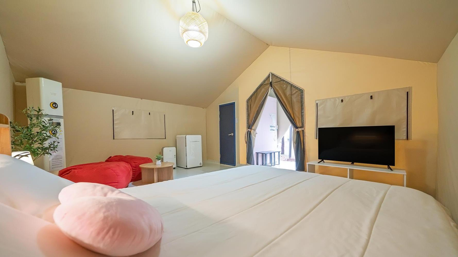 Bedroom 2, Gapyeong Moonlight Garden Glamping and Caravan, Gapyeong