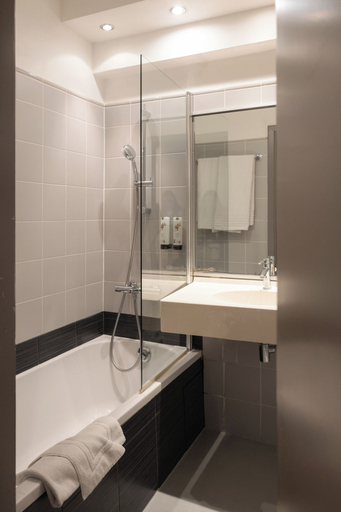 Bathroom 4, New Hotel Charlemagne, Bruxelles