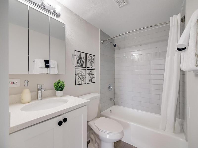 Bathroom 4, Landing St. Petersburg, Pinellas