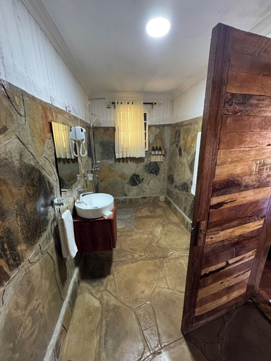 Bathroom 5, Ambokili Cottages, Kajiado South