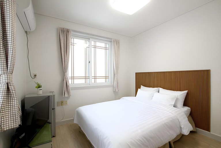 Bedroom 2, Taean (Anmyeondo) Kkotji Sunset Pension, Taean