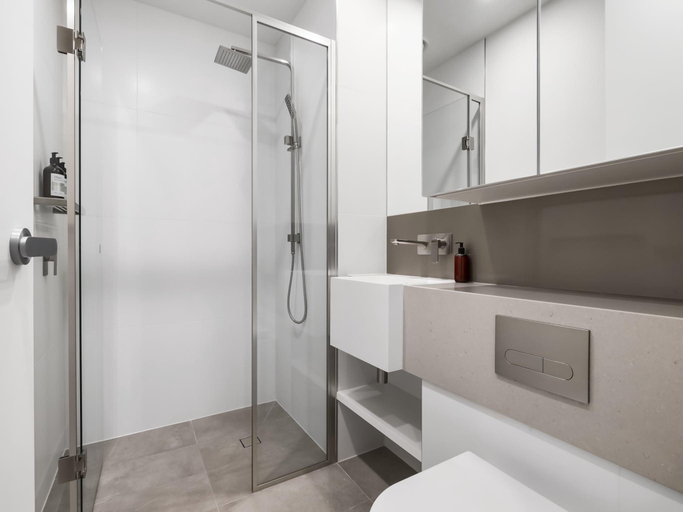 Bathroom 4, High-Rise 1-Bed Apartment Near Docklands, Melbourne