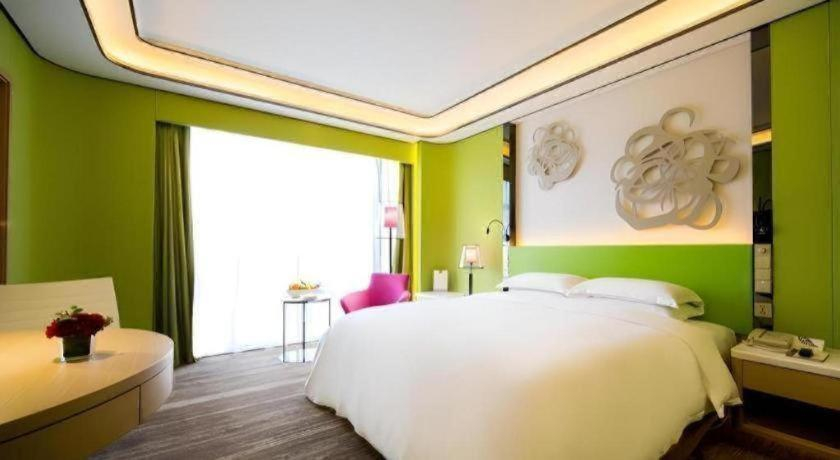 Bedroom 3, Hotel Equatorial Shanghai, Shanghai