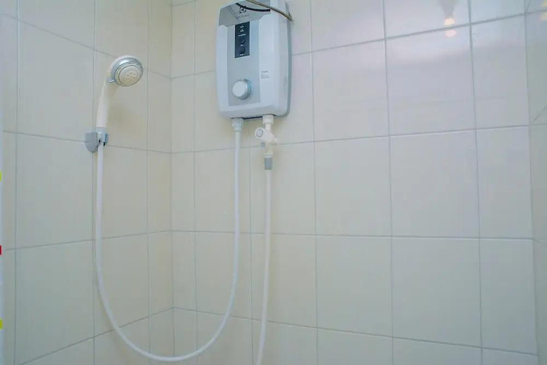 Bathroom 3, Cozy Studio With City View Signature Park Grande Apartment, Jakarta Timur