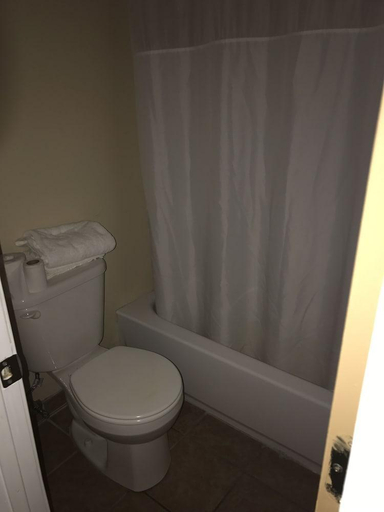 Bathroom 3, La Fontana Motel, Ocean