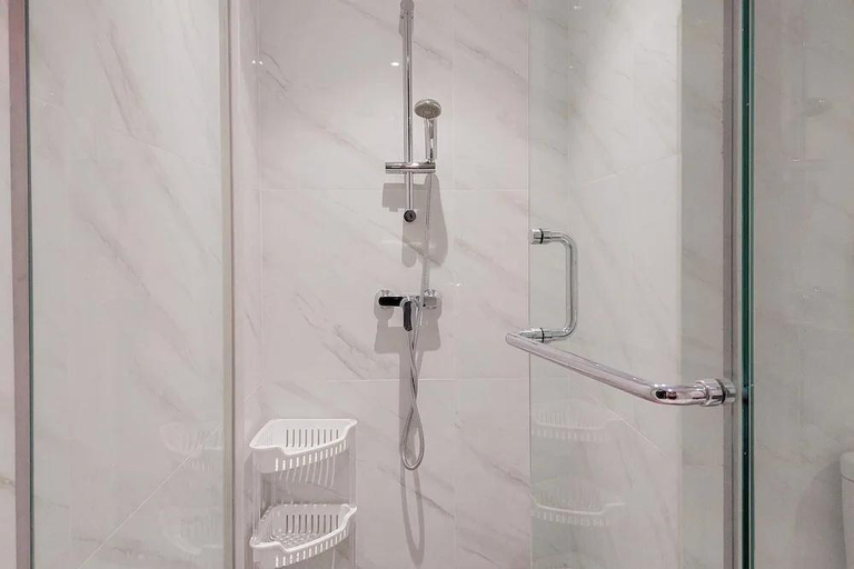 Bathroom 4, Cozy And Spacious 1Br Apartment At Branz Bsd, South Tangerang
