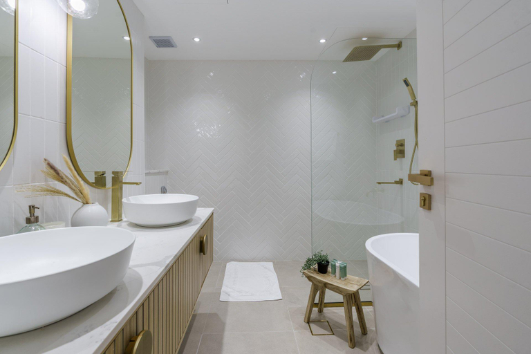 Bathroom 4, GuestReady - 2BR Bohemian Apt with Marina View, Dubai