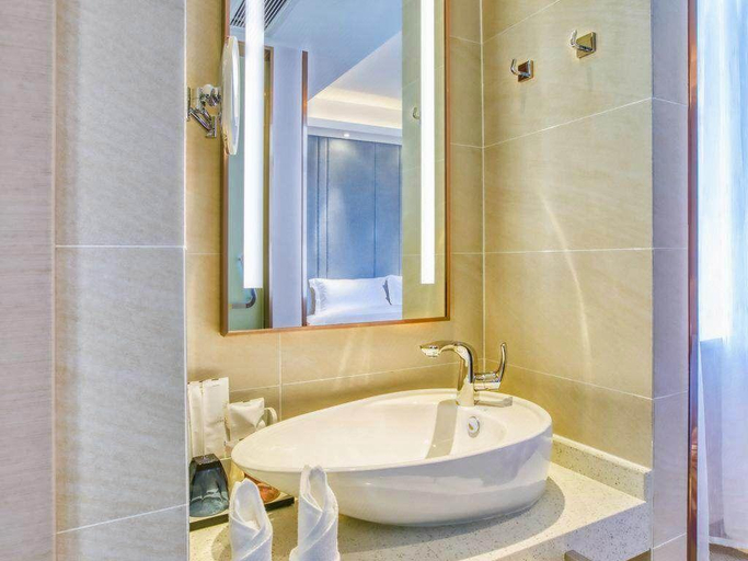 Bathroom 3, Lavande Hotel (Wulanhot Wuyi Square), Xing'an