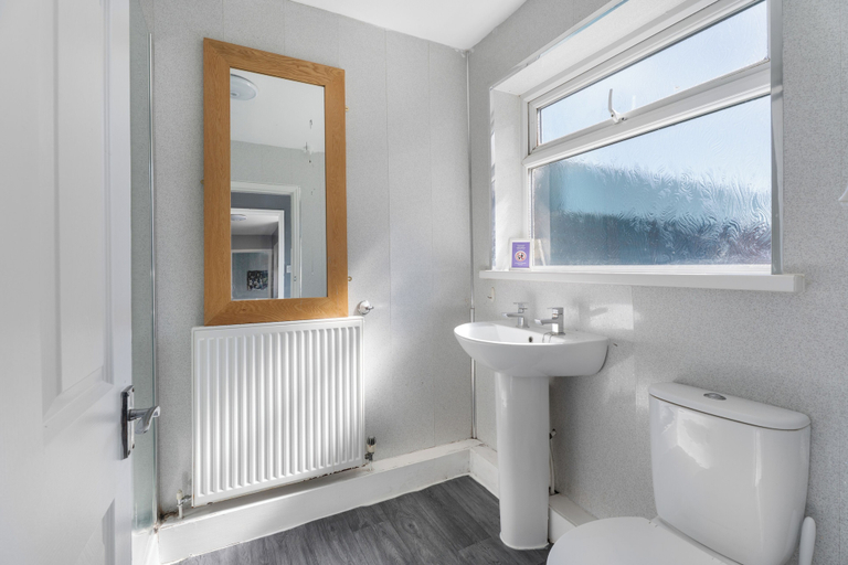 Bathroom 3, Sommerset Cottages, Sunderland