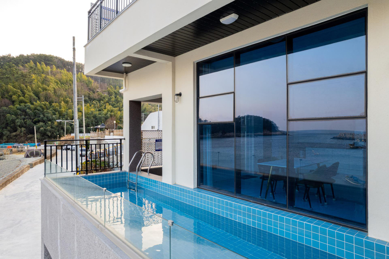 Sport & Beauty, Geoje Island East Pool Villa, Geoje