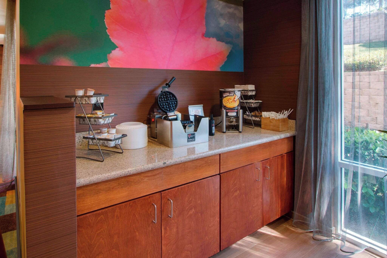 Food & Drinks 5, Fairfield Inn & Suites Clermont, Lake