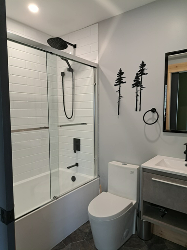 Bathroom 4, Bralorne Suites & Rooms, Squamish-Lillooet