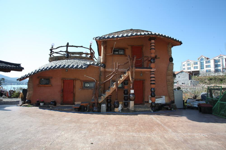 Exterior & Views 4, Tongyeong Gigasolsol Pension, Tongyeong