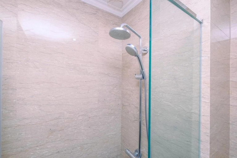 Bathroom 3, Cozy and Furnished Studio at Menteng Park Apartment, Jakarta Pusat