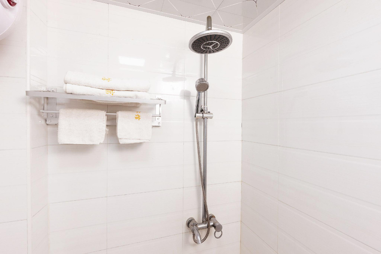 Bathroom 3, Haikou Jingyuan Hotel (Haikou No. 4 High School Campus), Haikou
