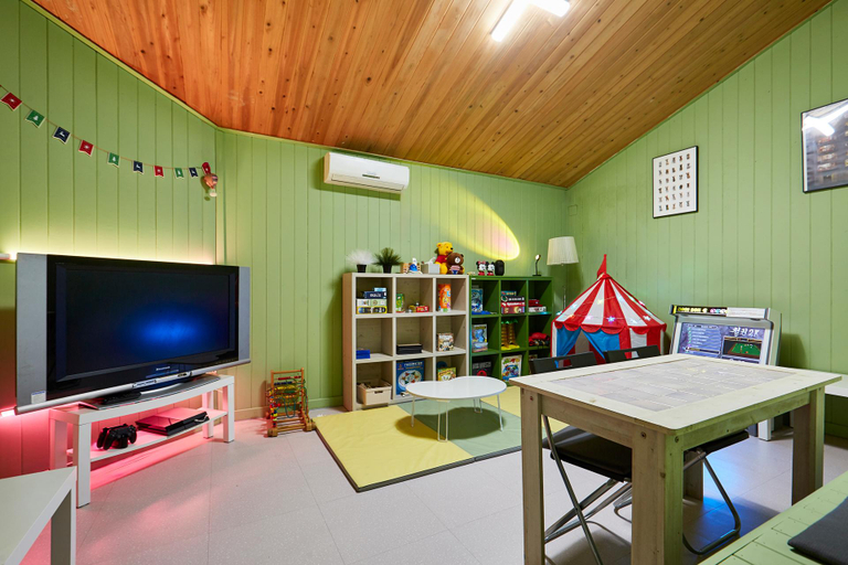 Family & Kids 5, Taean Solgrim Pension, Taean