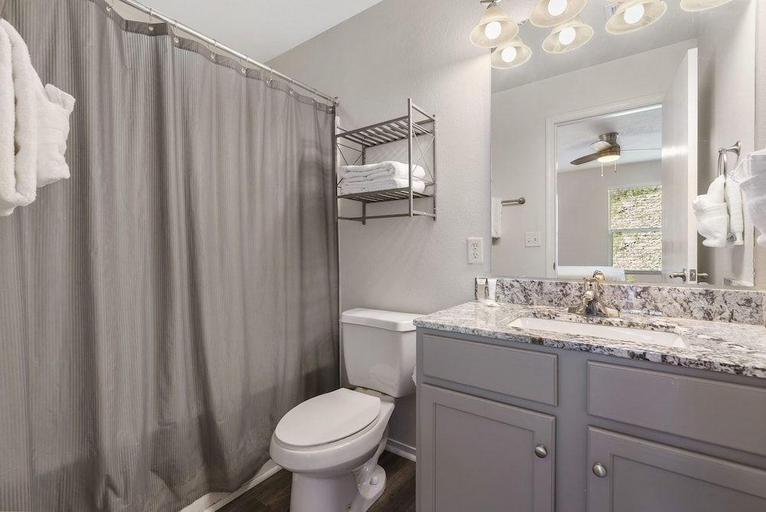 Bathroom 4, Hillside Cottage in The Vineyards Resort!, Taney