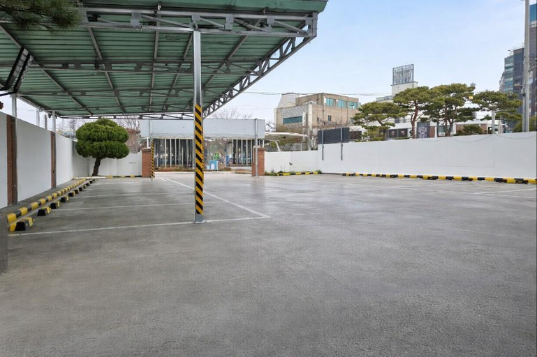Public Area, Buan White, Buan