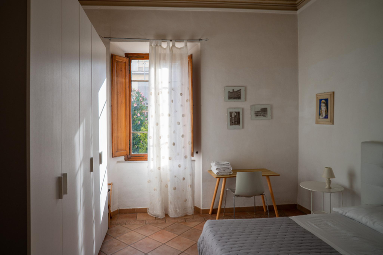 Others 5, Casa di Alfredo Affittacamere, Siena