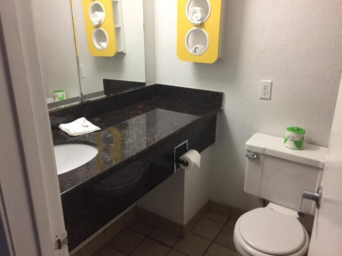 Bathroom 5, Motel 6 Waco, TX, McLennan