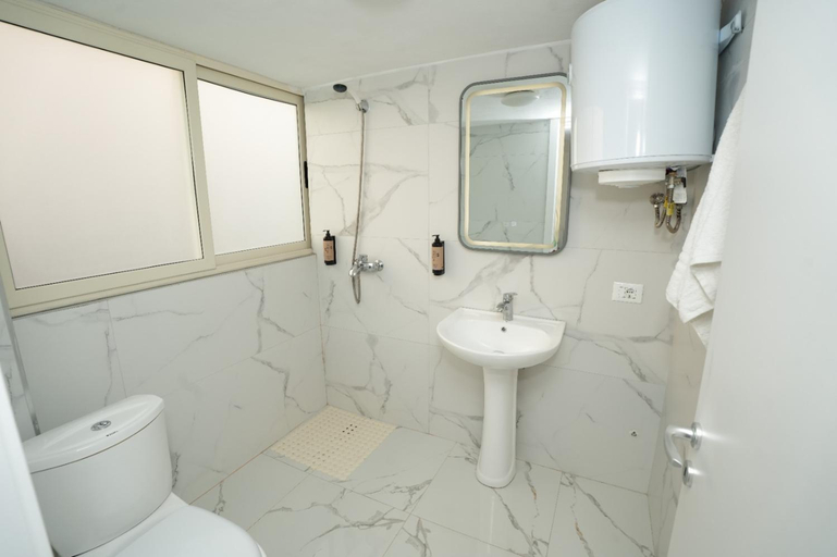 Bathroom 5, Enles Hotel, Durrësit