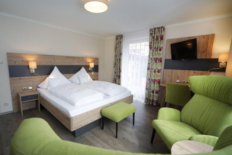 Bedroom 3, Hotel Das Bayerwald, Cham