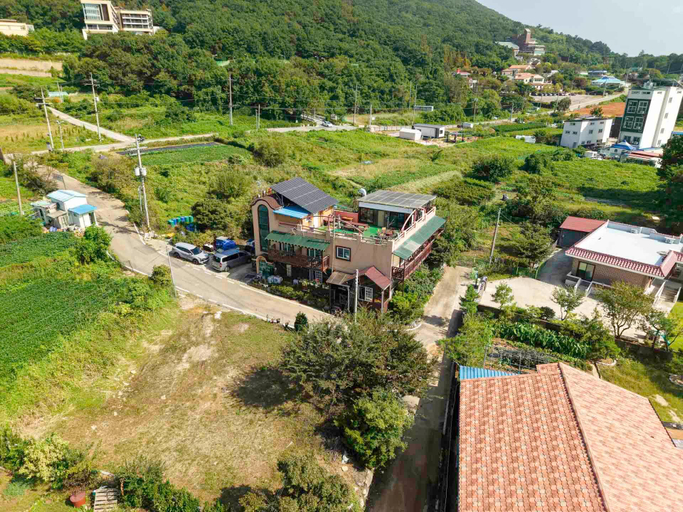 Others 4, Ganghwado Camomile Pension, Ganghwa