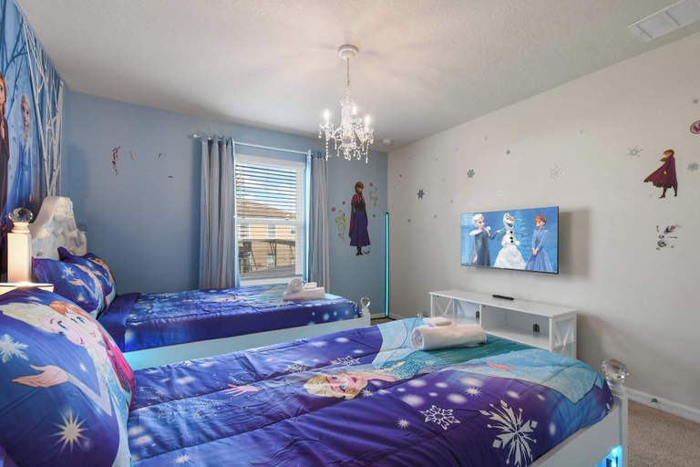 Bedroom 2, 7BR Solterra Resort - Newly Renovated Home w Pool, Polk