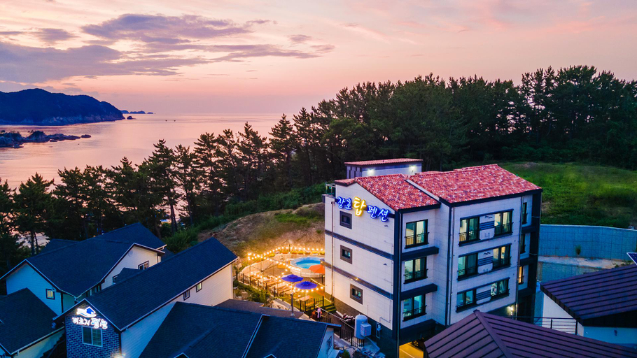 Exterior & Views 3, Samcheok Jangho Top Pension, Samcheok