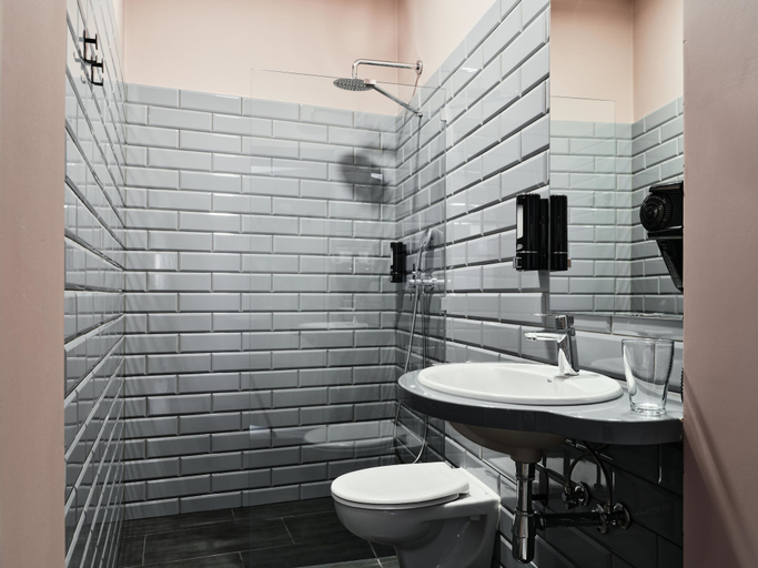 Bathroom 5, Hola Gdynia, Gdynia
