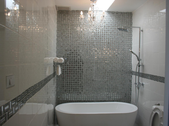 Bathroom 3, Hop N Hip Hotel, Muang Sakon Nakhon