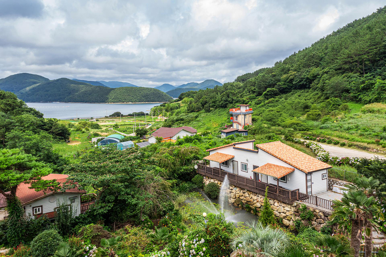 Others 5, Tongyeong Gaetonggol Pension, Tongyeong
