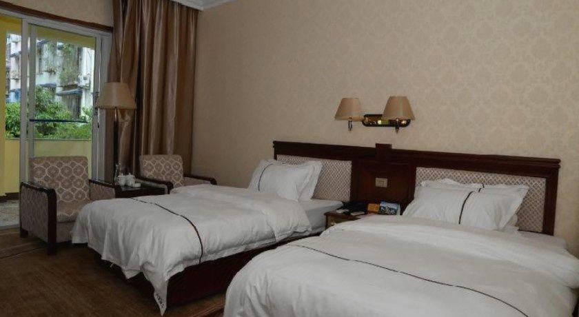 Bedroom 2, Dalian Hotel, Xishuangbanna Dai