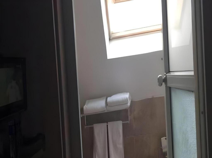 Bathroom, Super 8 Hotel Shanghai Songjiang University Town Branch, Shanghai