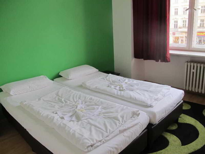Bedroom 3, Metropol Hostel Berlin, Berlin