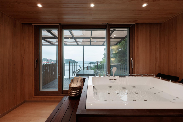 Bathroom, Geoje Island Sodongjae Spa Pension, Geoje