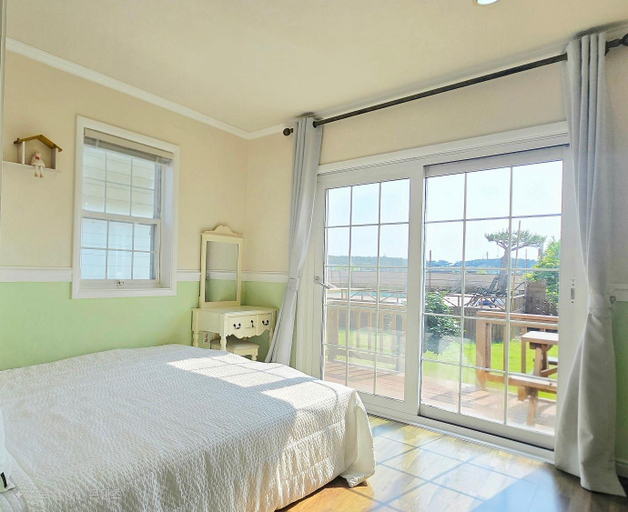 Bedroom 2, Taean (Anmyeondo) Cinderella Pension, Taean