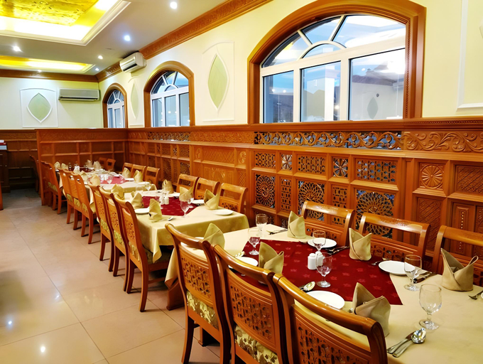 Food & Drinks 5, Manam 2 Hotel Apartments, Muttrah