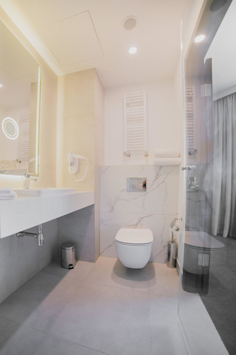 Bathroom 4, B&B HOTEL Warsaw East, Warsaw