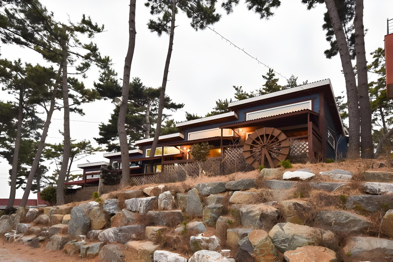 Exterior & Views 1, Taean (Anmyeondo) Dubada Hhansol Pension, Taean