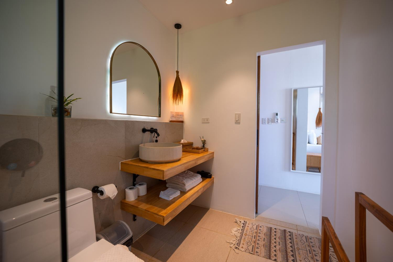 Bathroom 5, Trogon's Perch, San Isidro